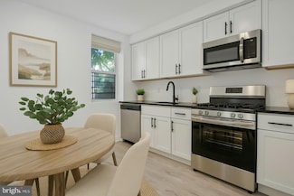 44 S Schroeder St, Baltimore, MD 21223