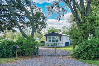 2307 Fritzke Rd, Dover, FL 33527