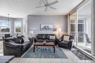 460 Launch Cir Unit 401, Naples, FL 34108