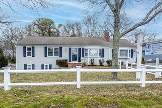 72 Pine St, Hyannis, MA 02601