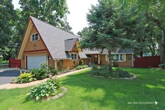 2512 Orchard Beach Rd, McHenry, IL 60050