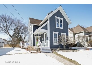510 S 1st St, West Dundee, IL 60118