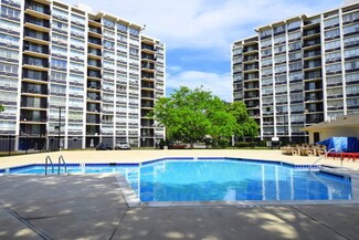 8809 W Golf Rd Unit 4G, Niles, IL 60714