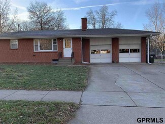 6745 Vine St, Lincoln, NE 68505