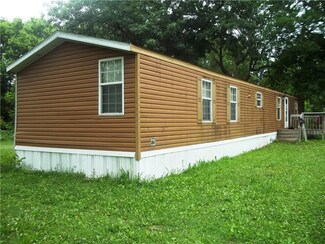420 E 7th Ave, Garnett, KS 66032