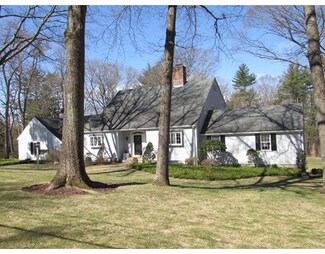 17 Alderbrook Dr, Topsfield, MA 01983