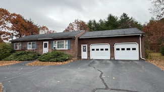 313 River Rd, Topsham, ME 04086