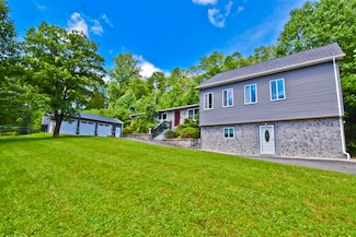 2115 Upper Smith Gap Rd, Saylorsburg, PA 18353