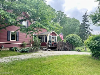 586 Columbia Rd, Valley City, OH 44280