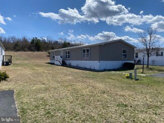 63 Meadowview Dr, New Bloomfield, PA 17068