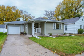 1921 4th Ave N, Grand Forks, ND 58203