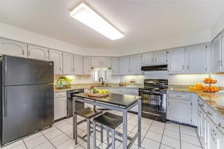 725 Harmon Cove Tower Unit 725, Secaucus, NJ 07094