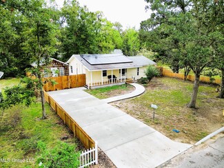 1317 Buena Vista St, Pascagoula, MS 39567