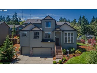 9401 SE Grace Cir, Happy Valley, OR 97086