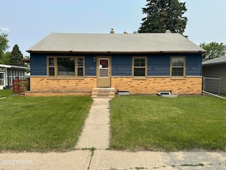 2010 11th Ave N, Grand Forks, ND 58203