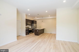 1300 S 24th St Unit D1, Philadelphia, PA 19146