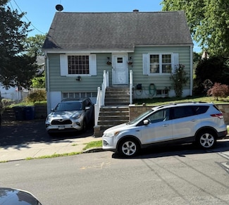 325 Goldenrod Ave, Bridgeport, CT 06606