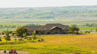 1270 Hillcrest Dr, Vale, OR 97918