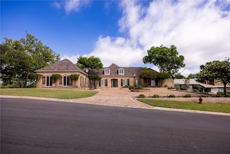 418 Coronado Dr N, Kerrville, TX 78028