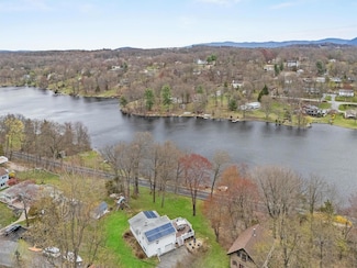 18 Valley Dr, Salisbury Mills, NY 12577