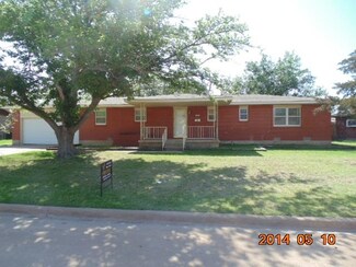 715 NW 40th St, Lawton, OK 73505