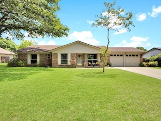 1323 Hemphill Dr, Cleburne, TX 76033