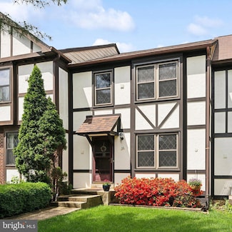 33 Lyndhurst Ct, Sterling, VA 20165