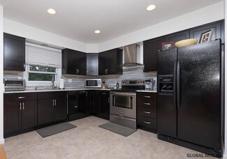 6 Teacup Cir, Albany, NY 12208
