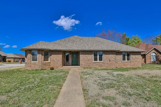 3741 W Birchwood Ct, Springfield, MO 65807