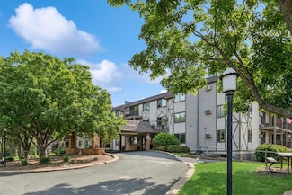 1304 W Medicine Lake Dr Unit 112, Plymouth, MN 55441