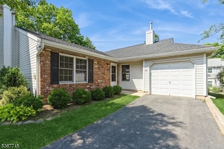 255 Glastonbury Ln, Somerset, NJ 08873