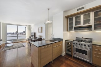 30 West St Unit 31G, New York, NY 10004