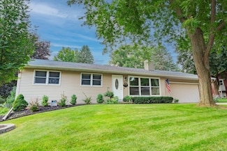 305 Mohawk Trail, de Forest, WI 53532