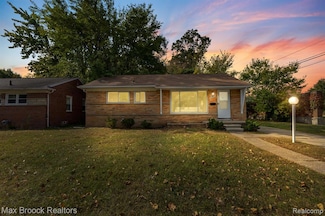24811 Sherman St, Oak Park, MI 48237