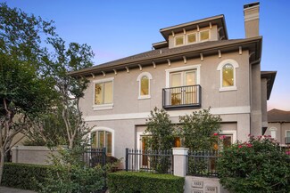 5325 Dora St, Houston, TX 77005