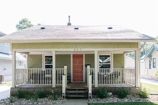 947 40th St, Des Moines, IA 50312