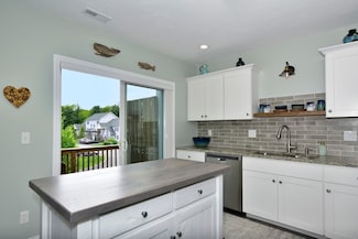 7 Jupiter Ln Unit B, Richmond, RI 02898