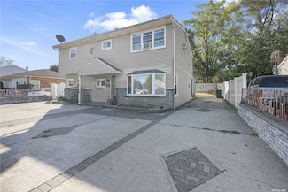 10 Somerset Rd N, Amityville, NY 11701