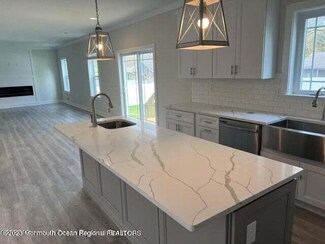 1025 Grinnell Ave, Toms River, NJ 08757