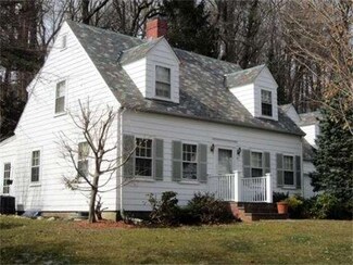 67 Washburn Ave, Wellesley Hills, MA 02481