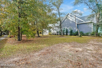411 Fire Fly Ln, Southport, NC 28461
