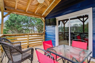 403 Spruce St SW, Lenoir, NC 28645