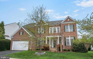 7818 Rose Garden Ln, Springfield, VA 22153