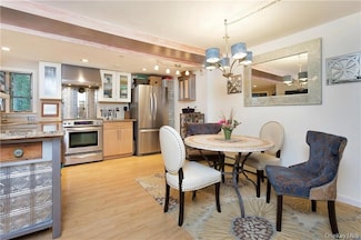 18 Valley Rd, Katonah, NY 10536