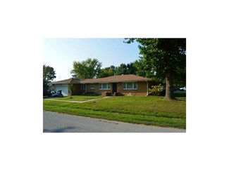 308 Hillcrest Dr, Windsor, MO 65360