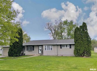 201 W Givens St, Abingdon, IL 61410