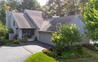 26 Andrews Way, Canandaigua, NY 14424