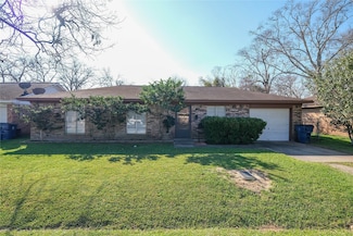 606 S Gray Ave, West Columbia, TX 77486