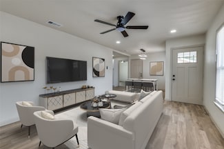 525 Harmon Rd, Hurst, TX 76053
