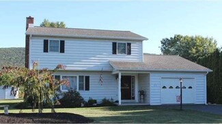 11 Hemlock Dr, Valley View, PA 17983